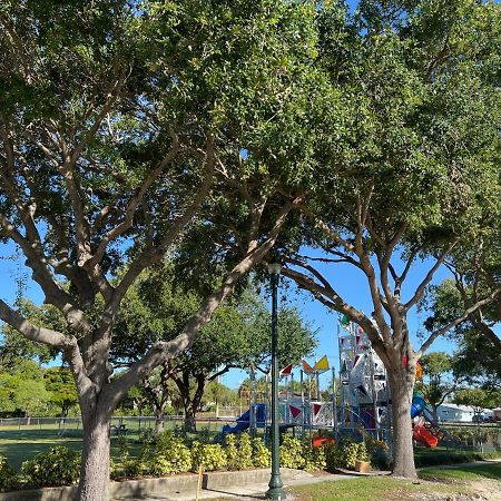 Cozy Studio Near Atlantic Ave W/Private Patio Apartman Delray Beach Kültér fotó